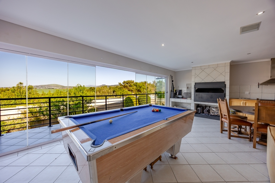 6 Bedroom Property for Sale in Vergesig Western Cape